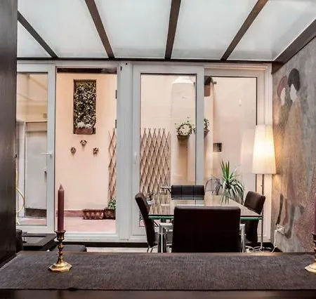 Interno 1 *